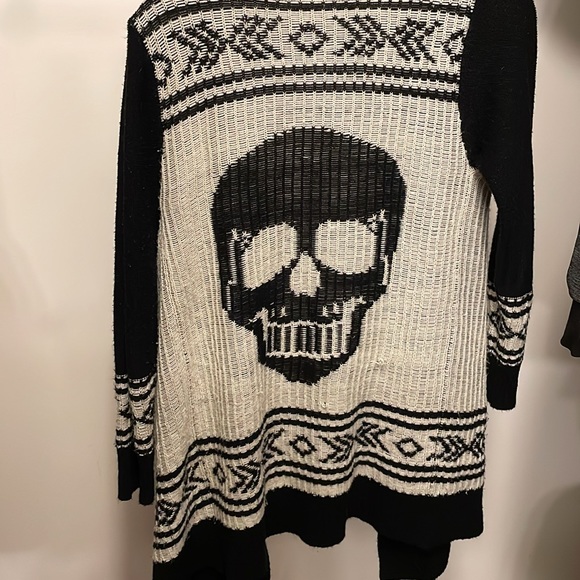 skull cardigan 💀 - Picture 5 of 6